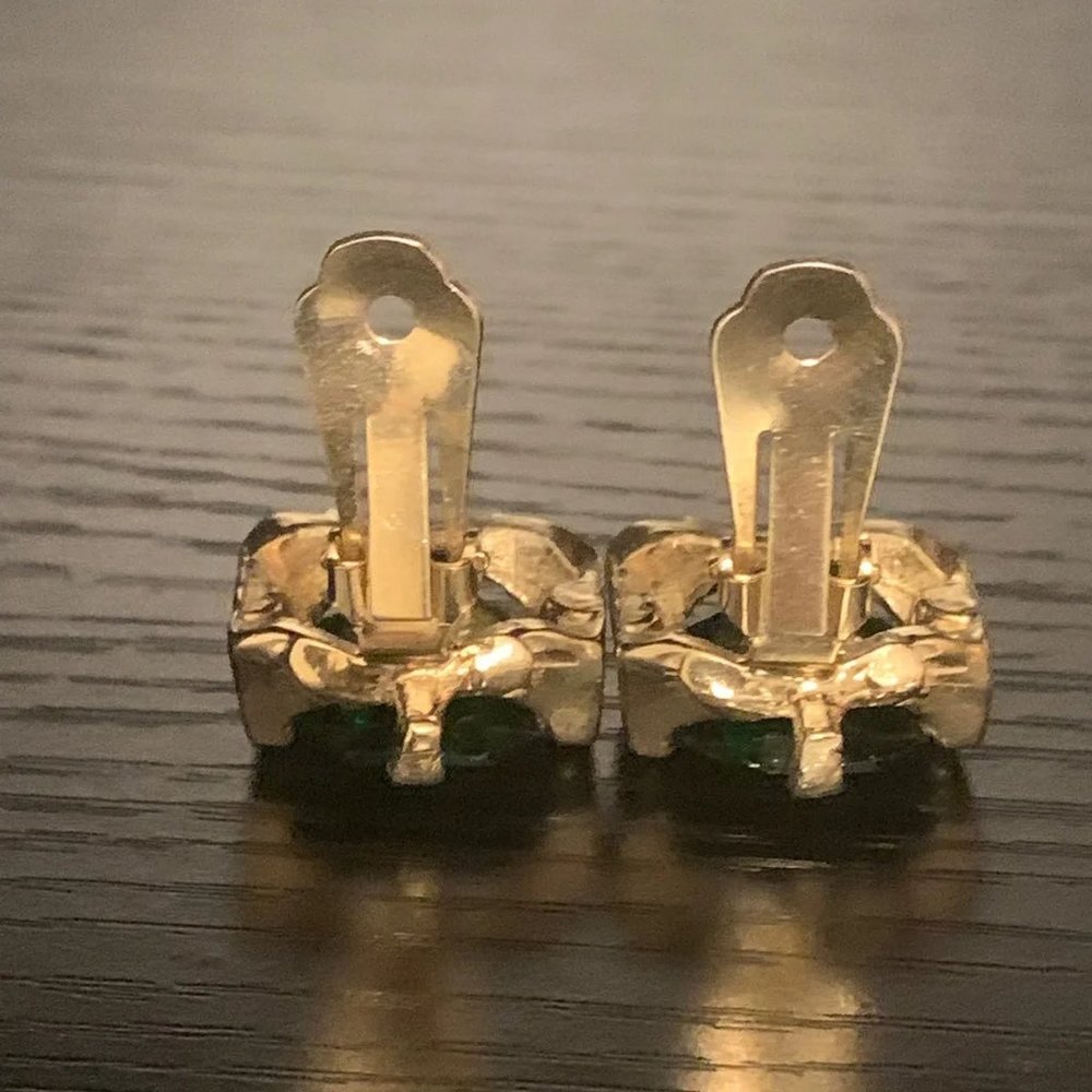 Sold Vintage Clip-On Earrings - Picture 3 of 9